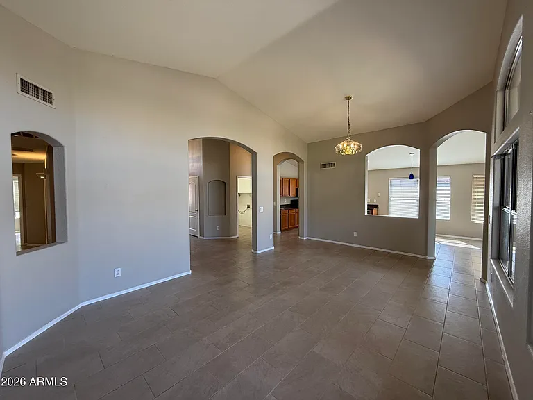 1644 E Oakland St — Photo 9