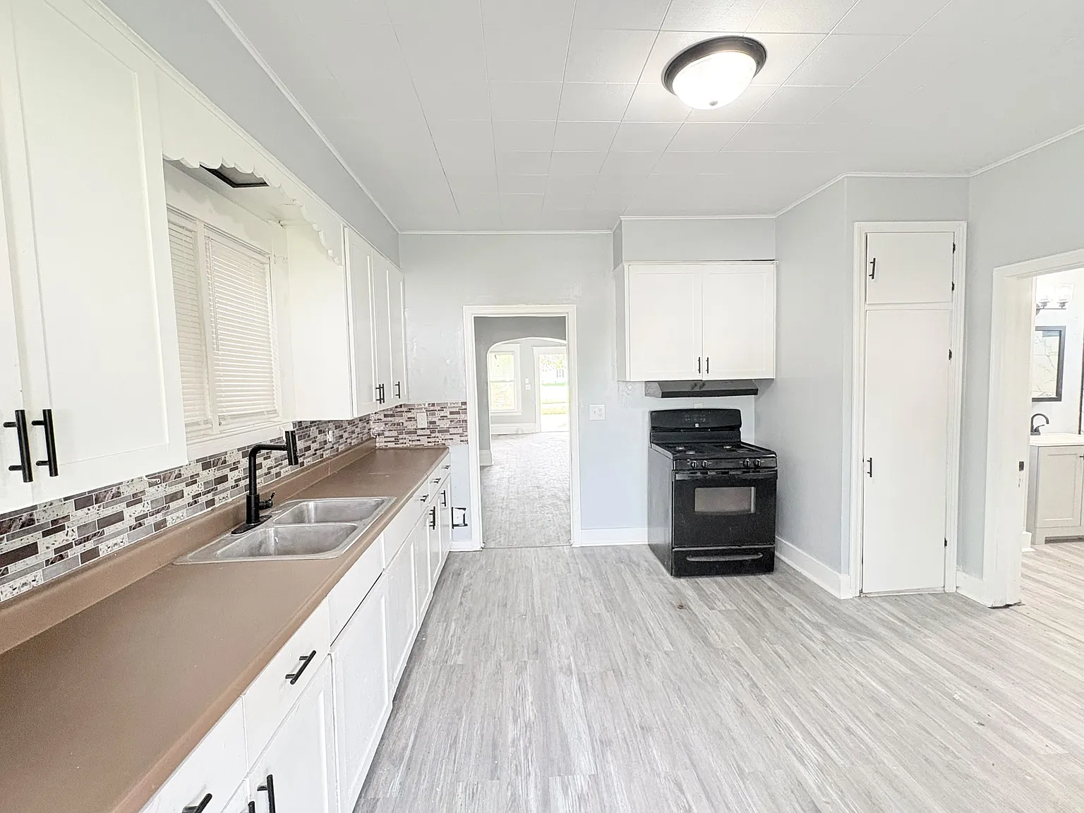 5 bed, 1822 sqft, $1,150 — Photo 2