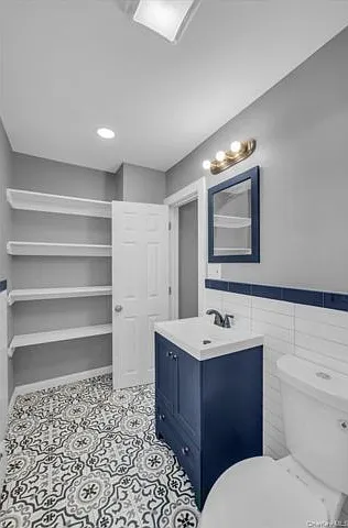 31-33 Burr Ave — Photo 6