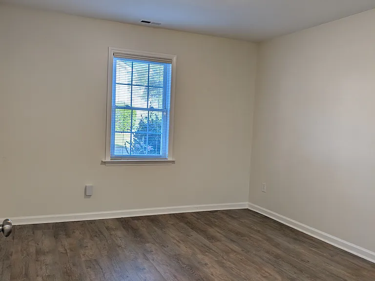 1466 Sir Charles Dr — Photo 12