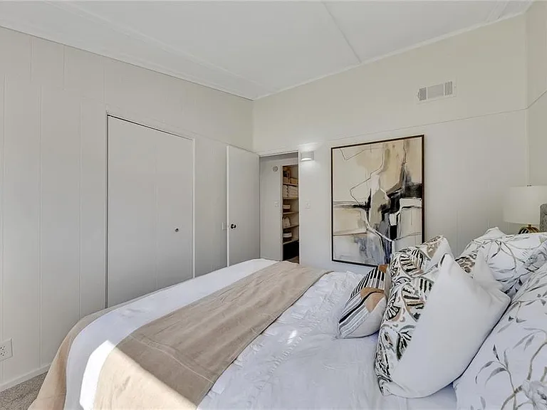 111 Robinhood Dr — Photo 21
