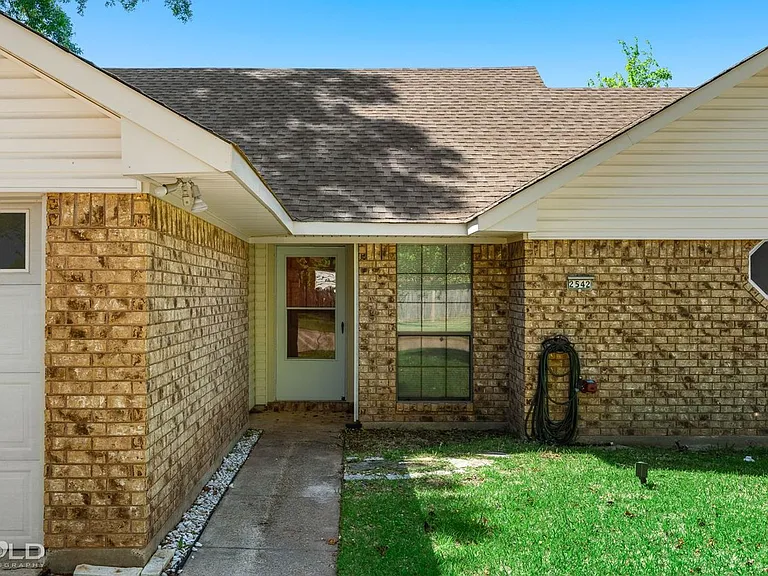 2542 Spruce Dr — Photo 7