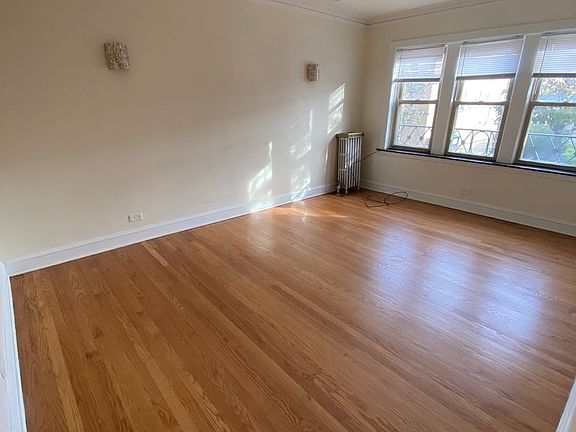 4th image of 5238 N Rockwell St Floor 1