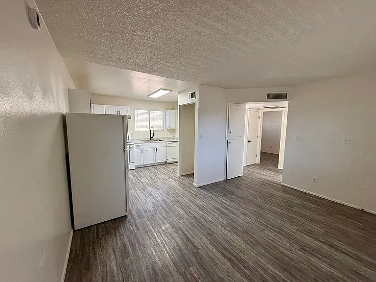 9514 N. 8th St — Photo 2