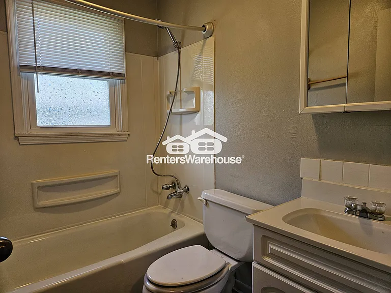 3310 SE 5th St — Photo 7