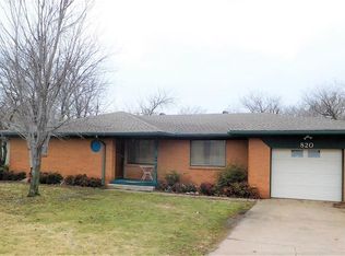 820 S Country Club Rd, El Reno, OK 73036