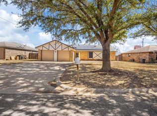 1425 Berry Dr, Cleburne, TX 76033