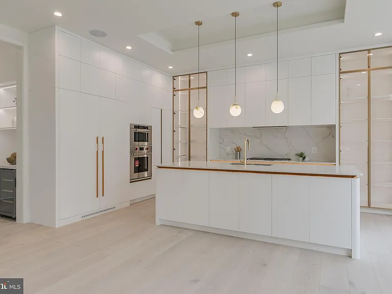 8757A Brook Rd — Photo 15
