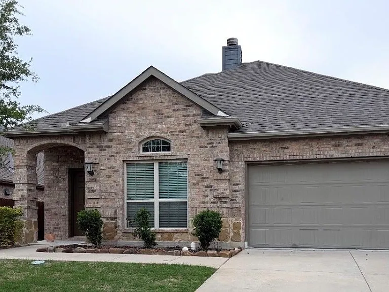 305 Rustic Oak Ln — Photo 1