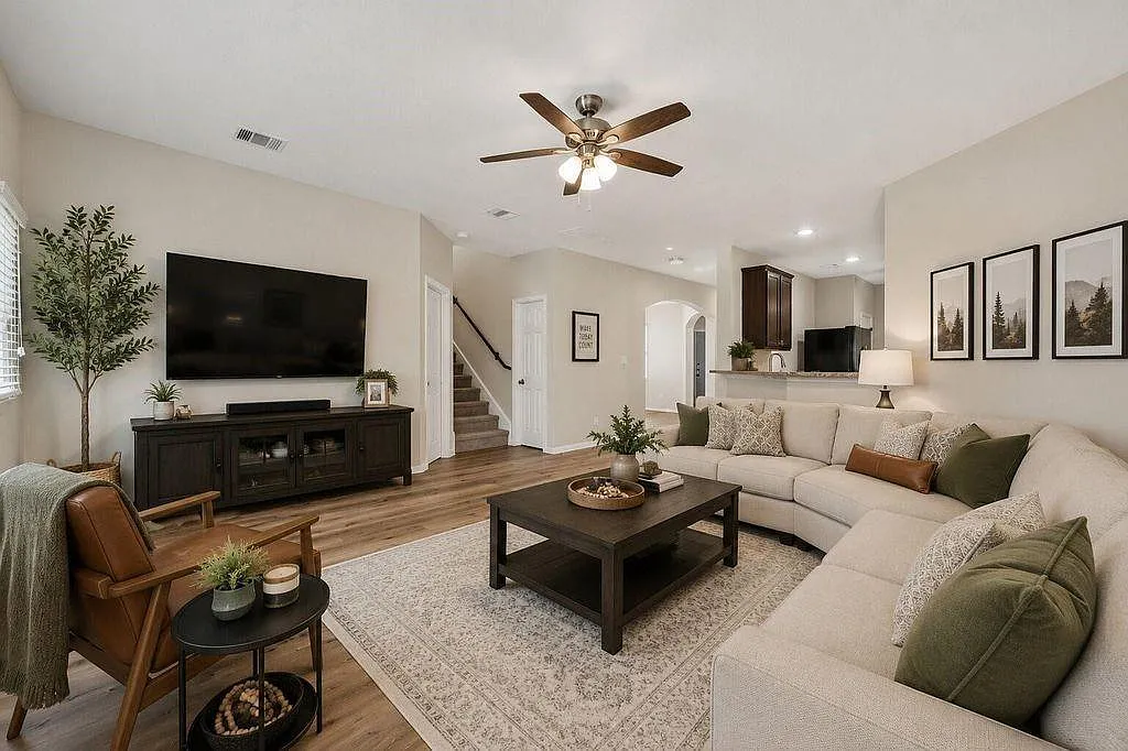 4 bed, 3.0 bath, 2205 sqft, $2,300 — Photo 4