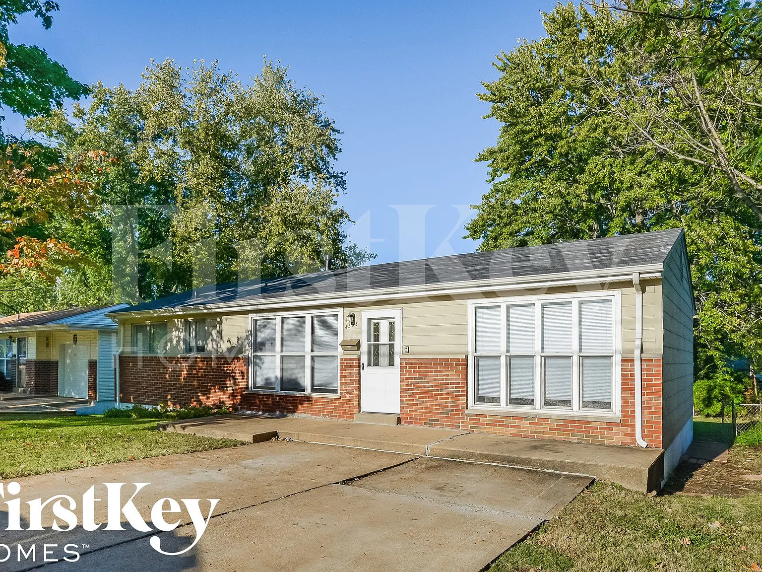 3 bed, 1.0 bath, 1128 sqft, $1,735 — Photo 2