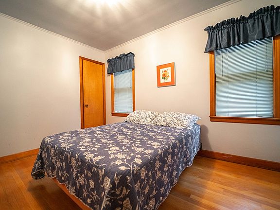 5th image of 11012 S Avenue M