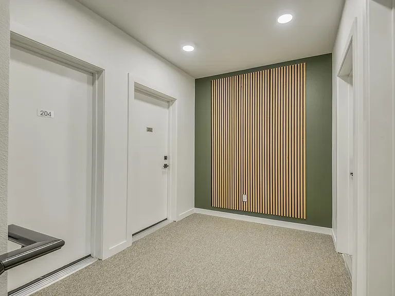 004 - West Lombard — Photo 13