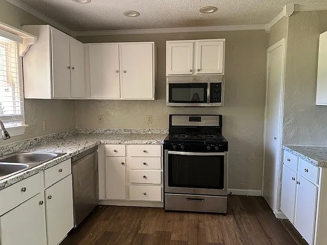 1708 W Elm St — Photo 3
