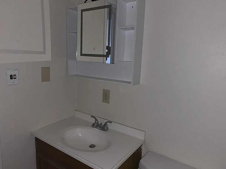 320 Hubbard St — Photo 7