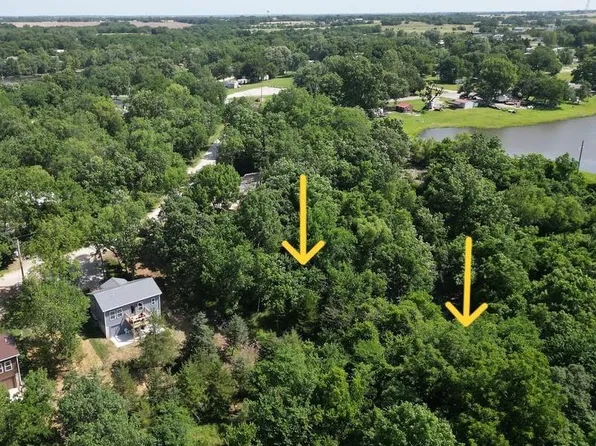 30 Lakeside Cir, Linn Valley, KS 66040