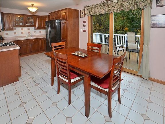 2nd image of 414 Diehl Dr