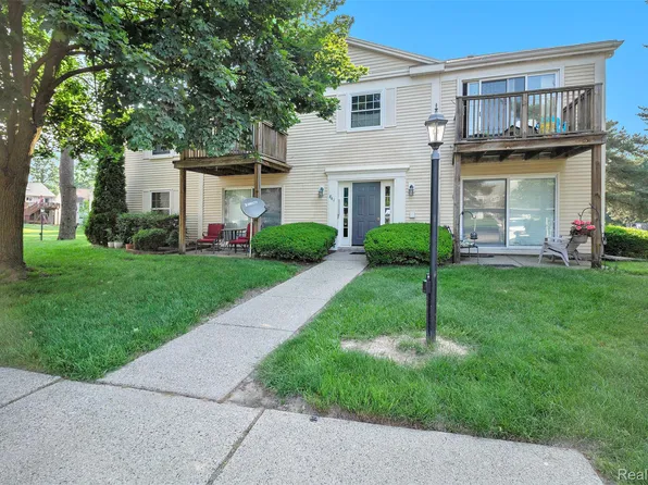 841 Bloomfield Village Blvd APT D, Auburn Hills, MI 48326