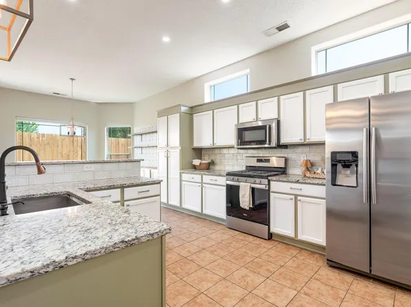 212 Riesling Rd, Bernalillo, NM 87004
