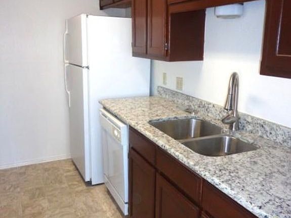 3rd image of 103 Peachtree Ct