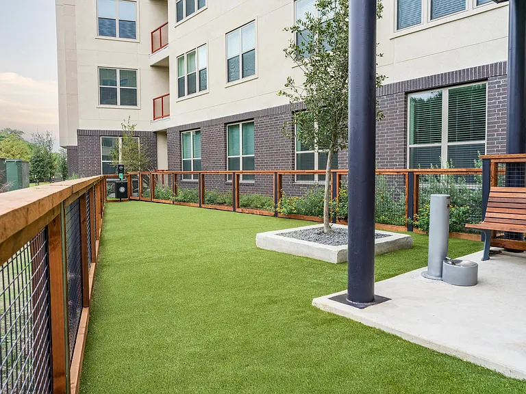 Your pets will love the pet park and dog run at Modera EaDo, the perfect place for fun and exercise.