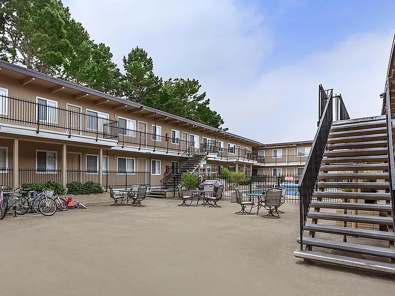 Shangri-La Apartments — Photo 1