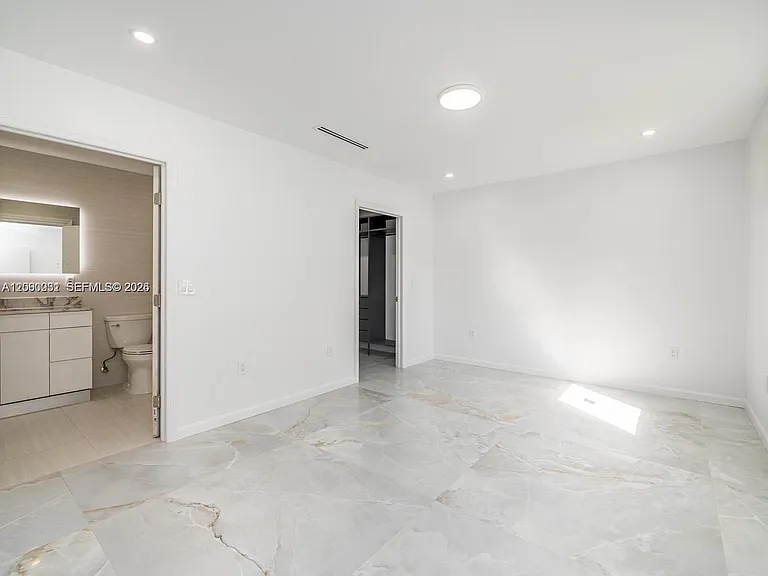 30 NW 41st St — Photo 8