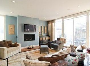 1346 N Sutton Pl, Chicago, IL 60610