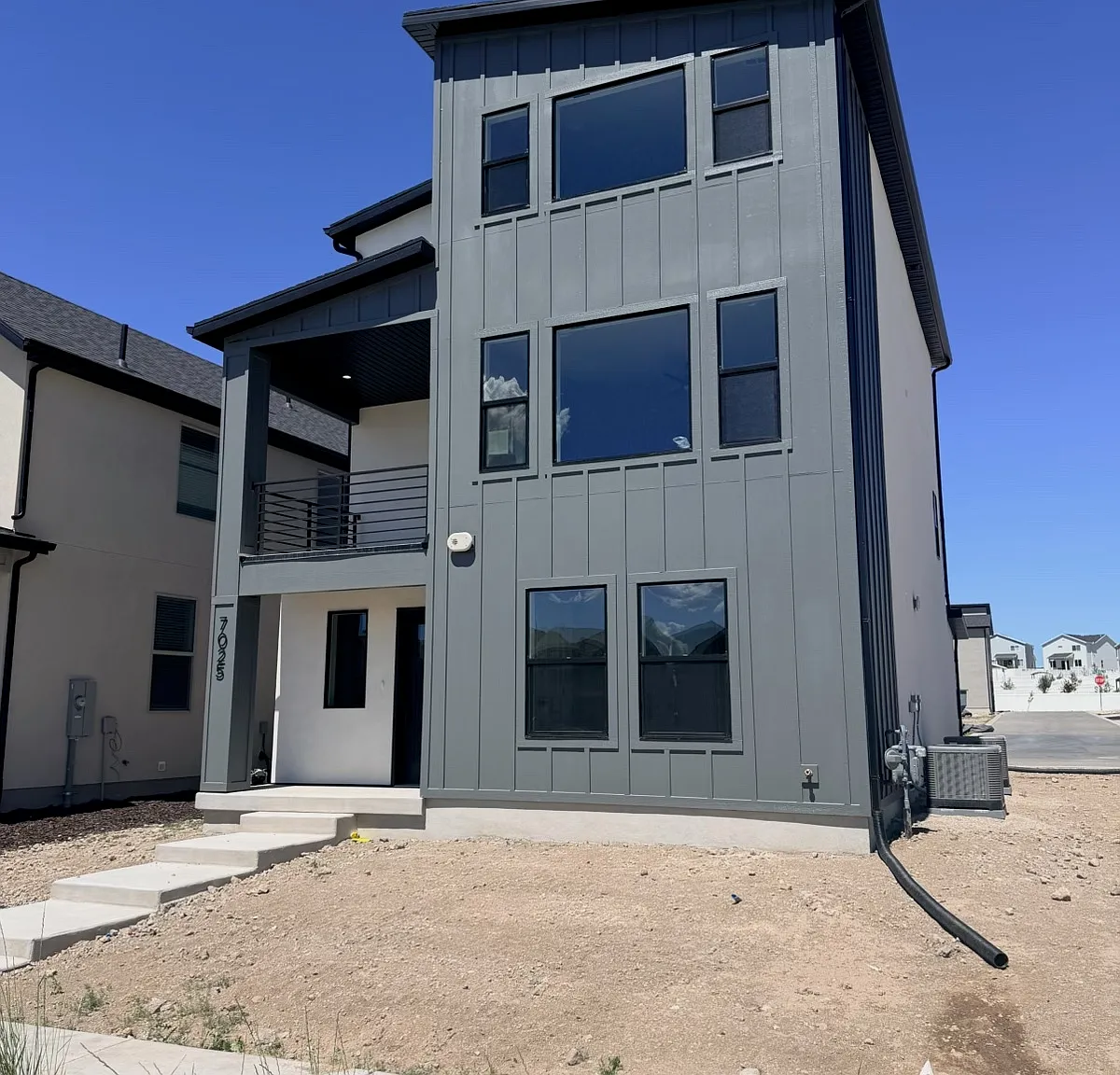 4 bed, 3.5 bath, 2300 sqft, $5,200 — Photo 4