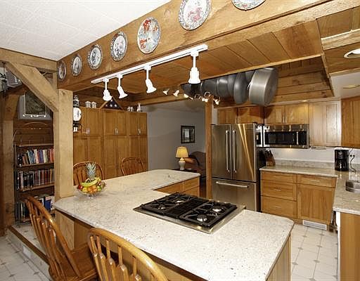 5th image of 460 Leahy Cir