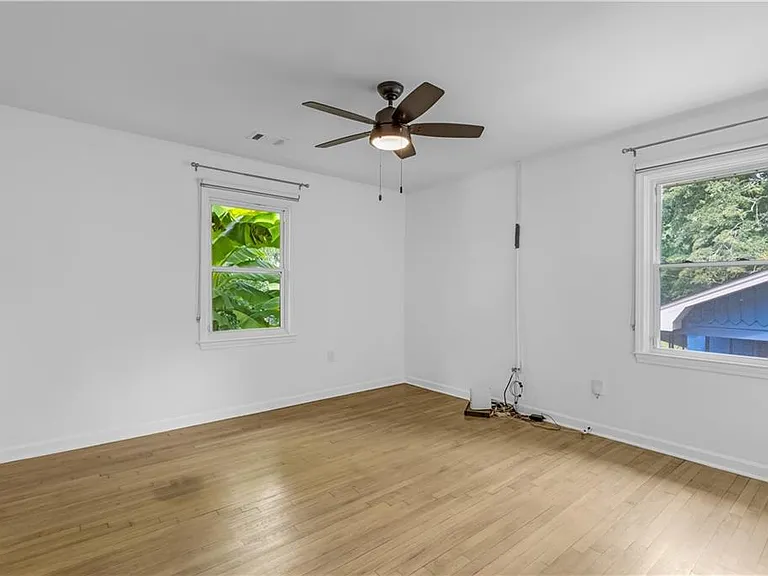 844 Deckner Ave SW — Photo 16