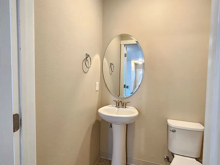 5205-5207 E Upriver Dr — Photo 16