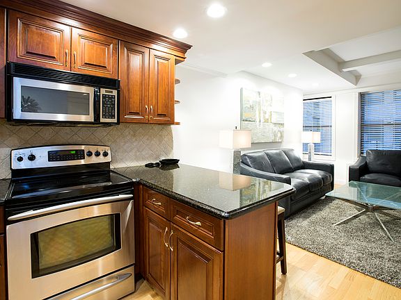 3rd image of 150 W 51st St APT 1224