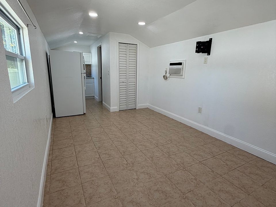 1st image of 915 Sunwood Ln