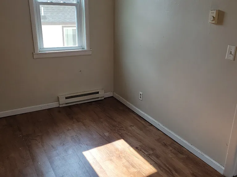 114 Main St W #A — Photo 5