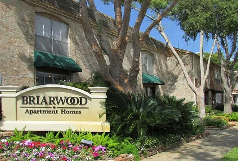 Briarwood Apartments — Photo 1