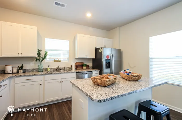 3 bed, 2.0 bath, 1665 sqft, $2,199 — Photo 4