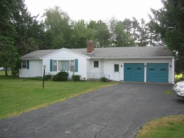 7314 Center Rd photo 1