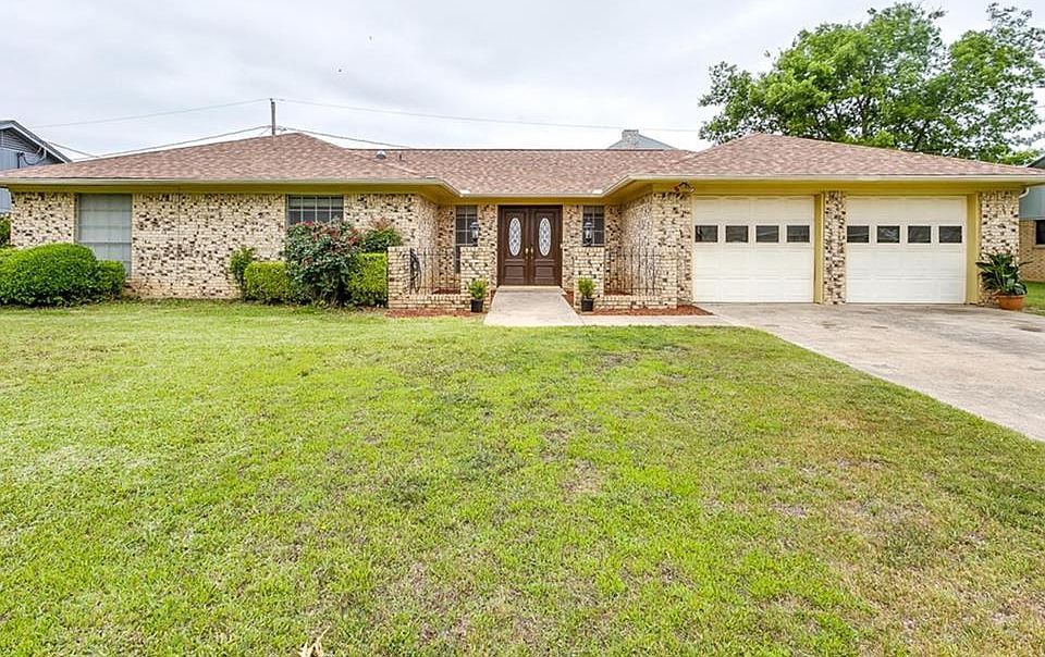 1st image of 2802 Fox Hill Dr