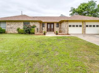 2802 Fox Hill Dr, Arlington, TX 76015