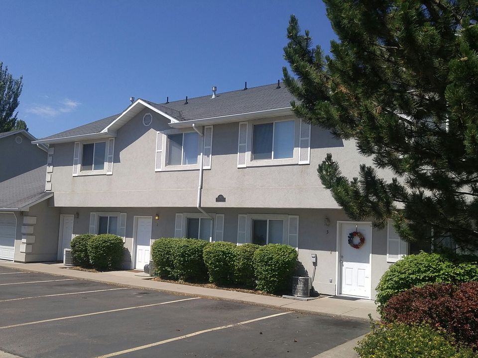 2nd image of 4 Fairway Ln APT 4