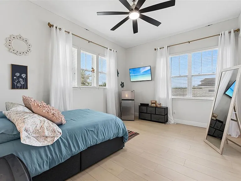 8033 Nemours Pkwy — Photo 28