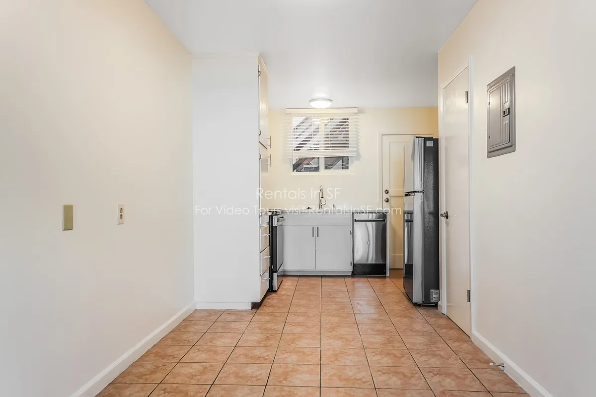 Building Photo - 131 Russia Ave #1