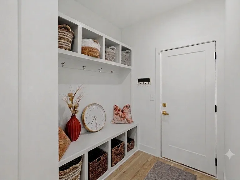 211B Queen Ave — Photo 18