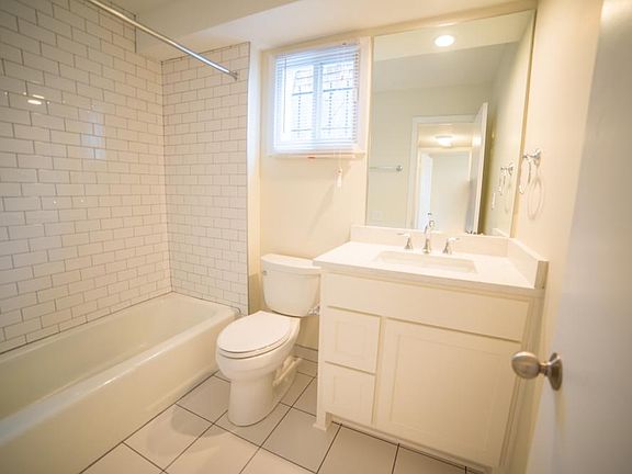 5th image of 4010 Oak St #G1