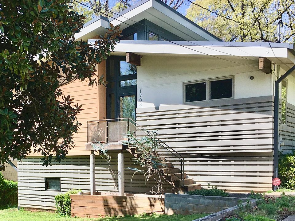 The front of the home and front yard get morning sun year-round. Many a coffee has been enjoyed on the front steps.