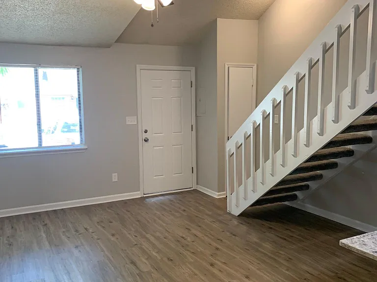 1798 Falconcrest Dr — Photo 10
