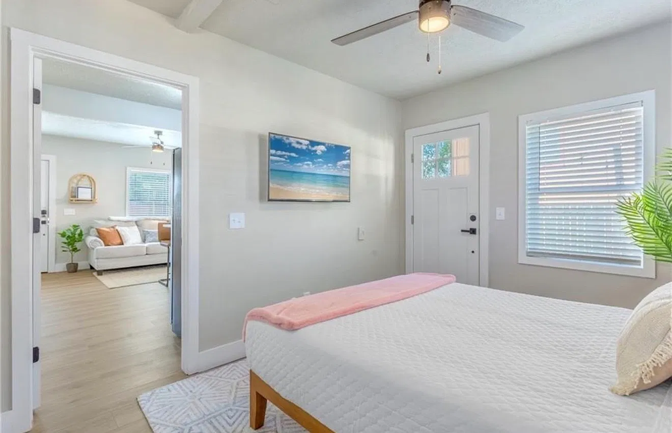 3111 N Shartel Ave — Photo 4