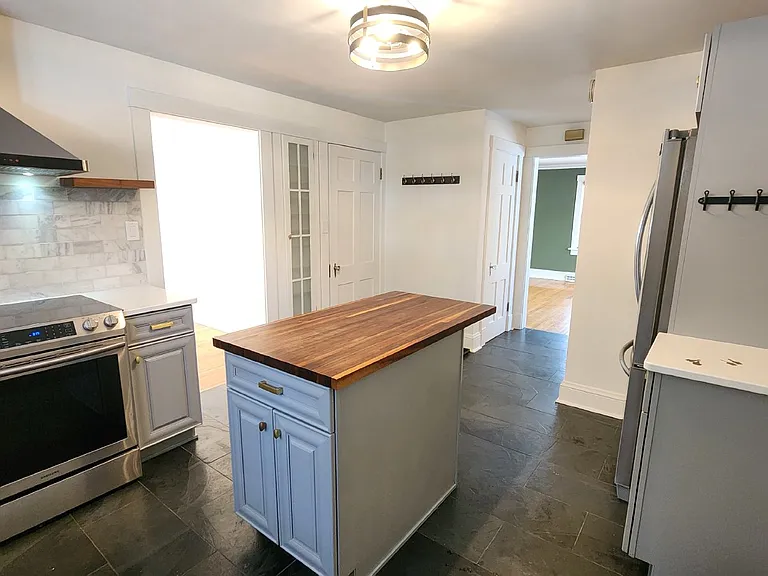 212 Roosevelt Ave — Photo 9