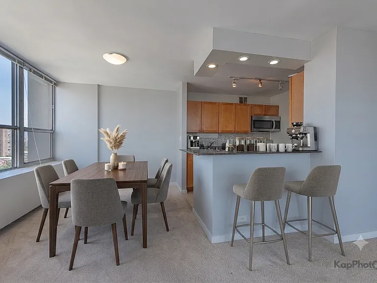 655 W Irving Park Rd #1417 — Photo 9